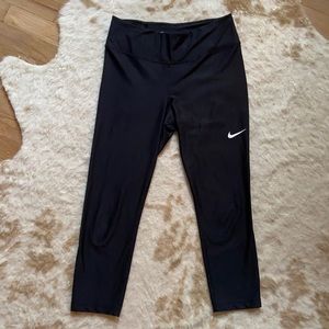 Nike High-Rise Cropped / Capri (calf-length) Athletic Dri-Fit Leggings | Black